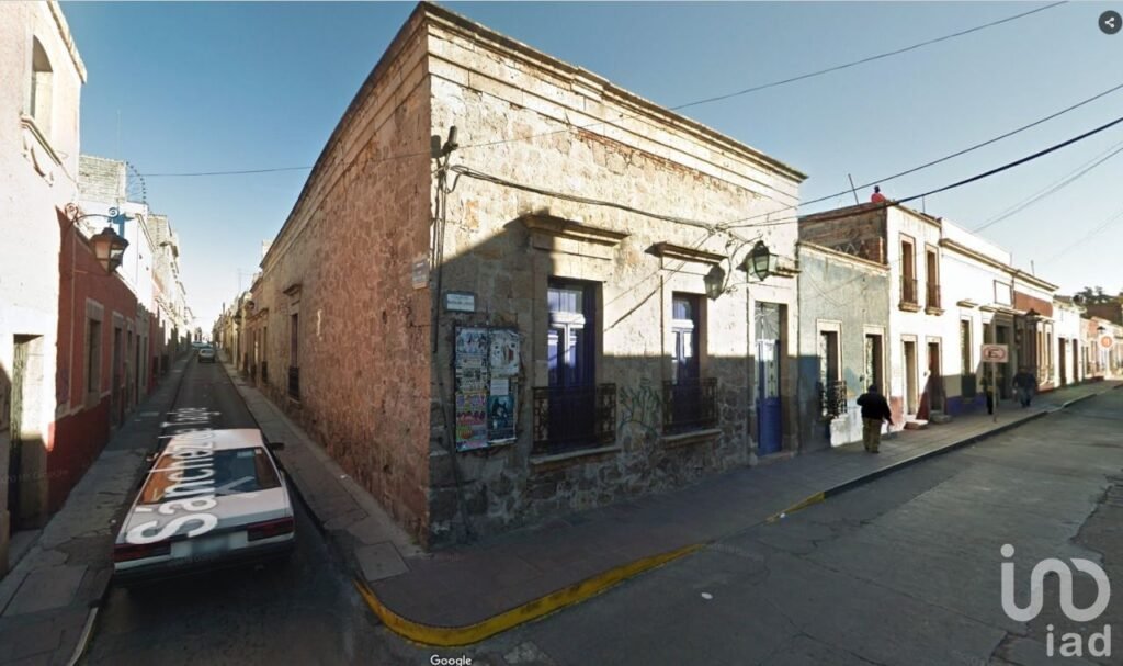 SE VENDE CASA EN EN CENTRO DE MORELIA A UNA CUADRA DE LA MADERO Y 2 DE LAS TARASCAS