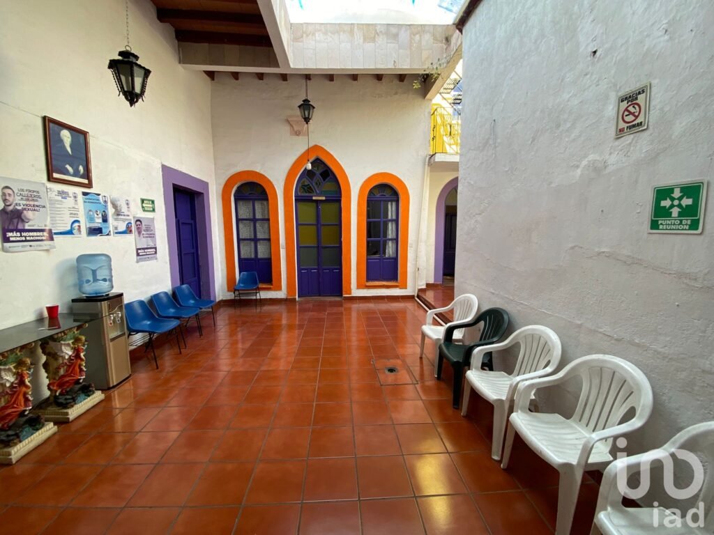 SE VENDE CASA EN EN CENTRO DE MORELIA A UNA CUADRA DE LA MADERO Y 2 DE LAS TARASCAS