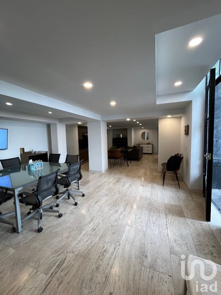 Venta de Gran oportunidad: edificio de oficinas + local en Santa María la Ribera”