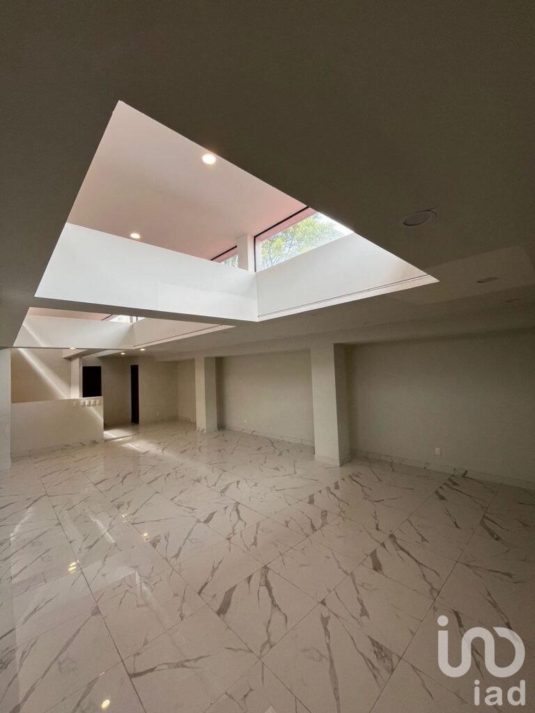 Venta de Gran oportunidad: edificio de oficinas + local en Santa María la Ribera”