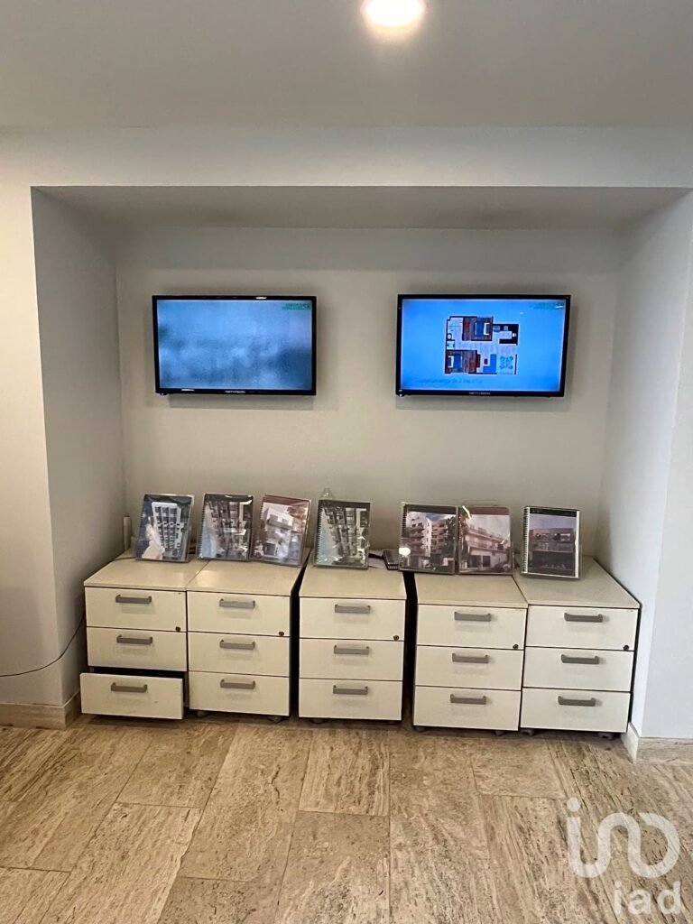 Venta de Gran oportunidad: edificio de oficinas + local en Santa María la Ribera”