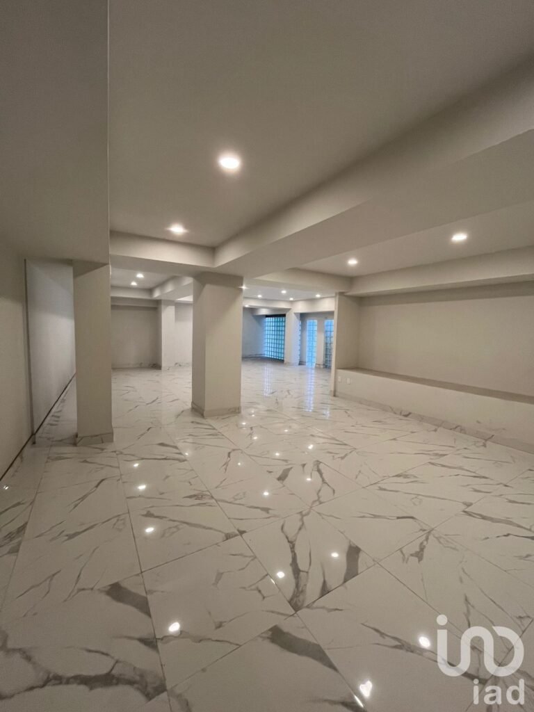 Venta de Gran oportunidad: edificio de oficinas + local en Santa María la Ribera”