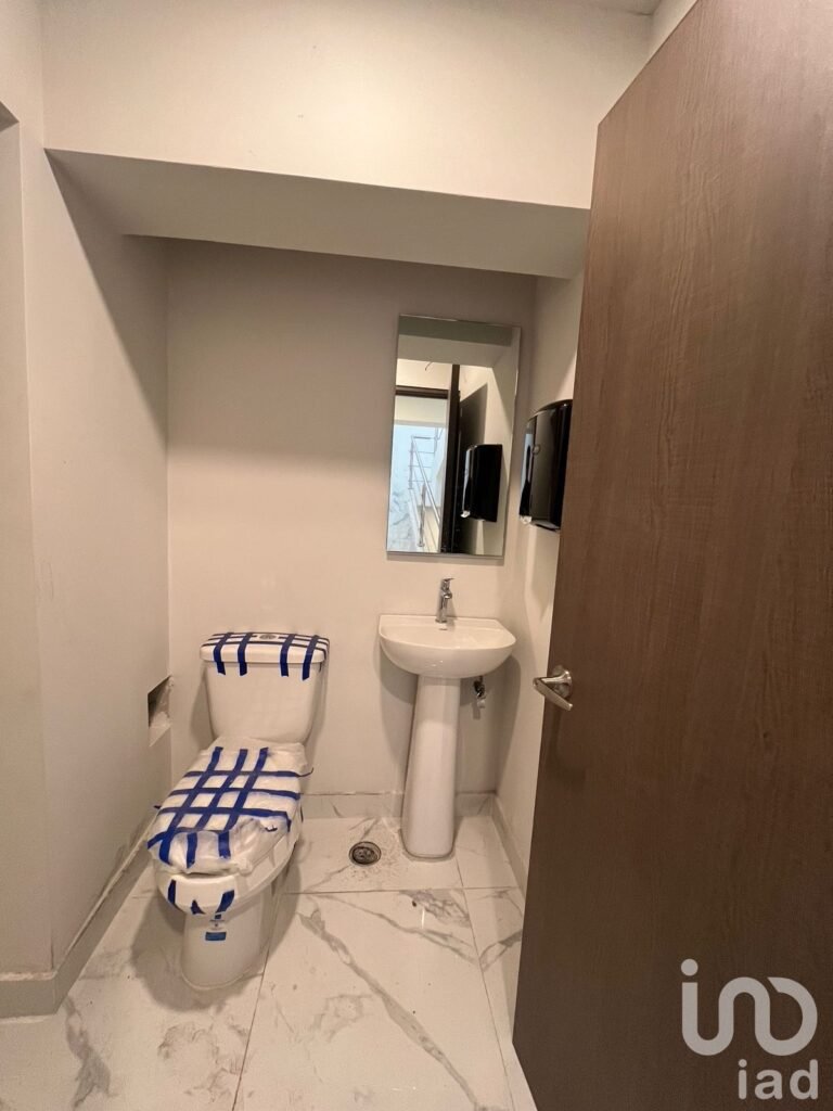 Venta de Gran oportunidad: edificio de oficinas + local en Santa María la Ribera”