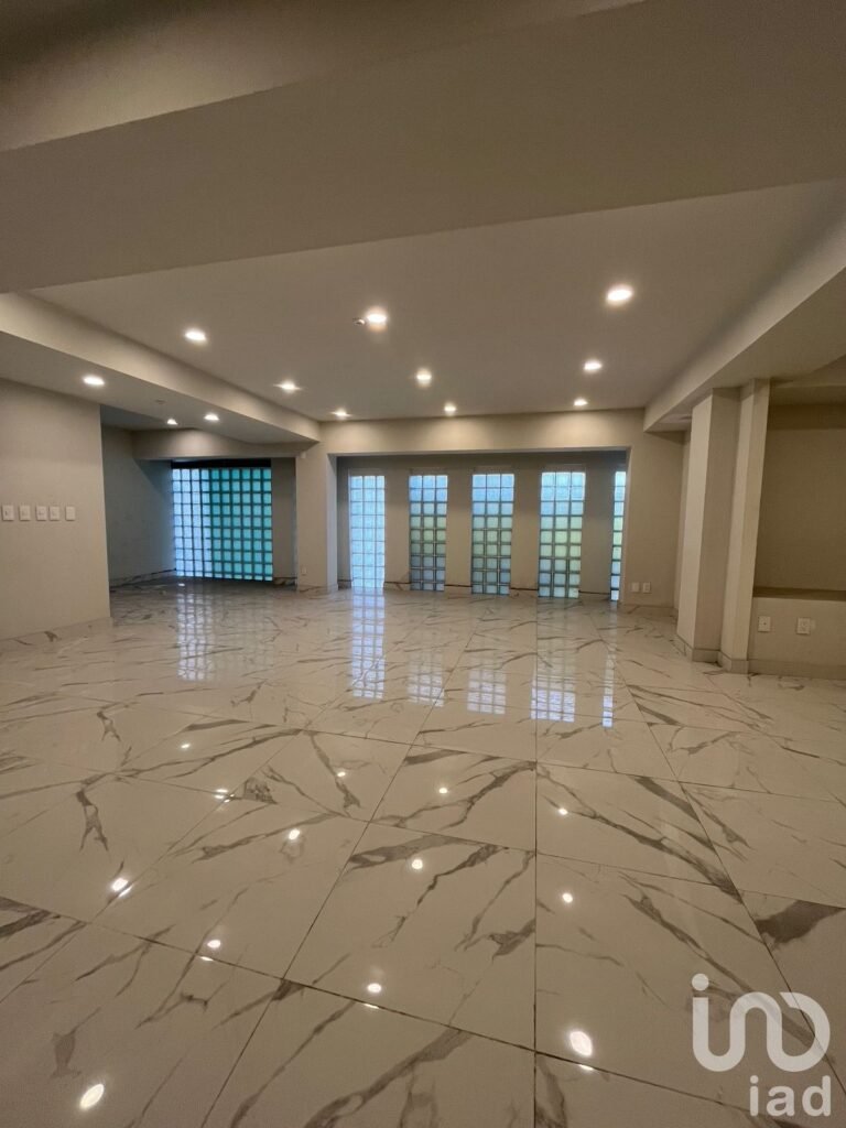 Venta de Gran oportunidad: edificio de oficinas + local en Santa María la Ribera”