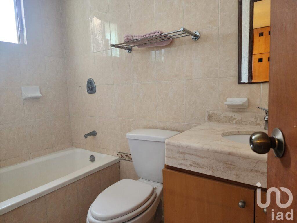 Casa en Venta Residencial Buenavista con  4 recamara c/baños sala comedor  2 estacionamientos