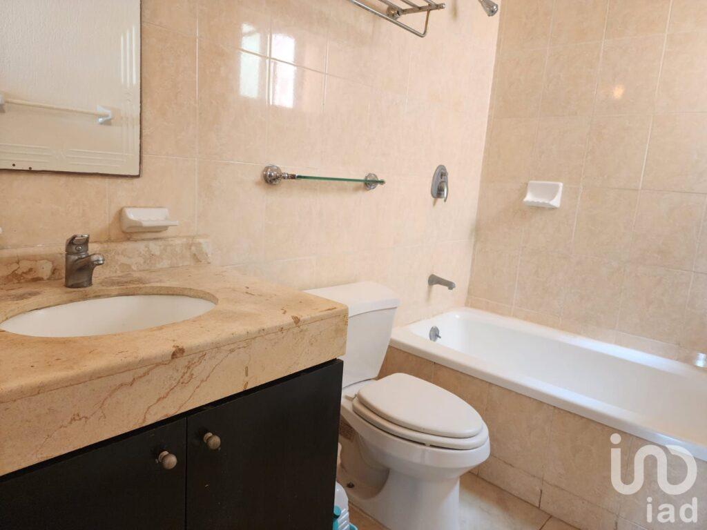 Casa en Venta Residencial Buenavista con  4 recamara c/baños sala comedor  2 estacionamientos