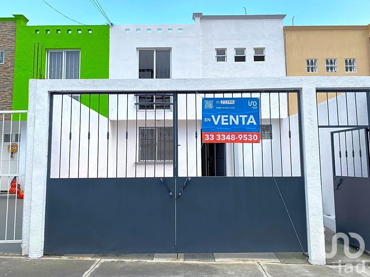 SE VENDE CASA LOMA LARGA A UN COSTADO DE BONANZA SALIA ATECUARO