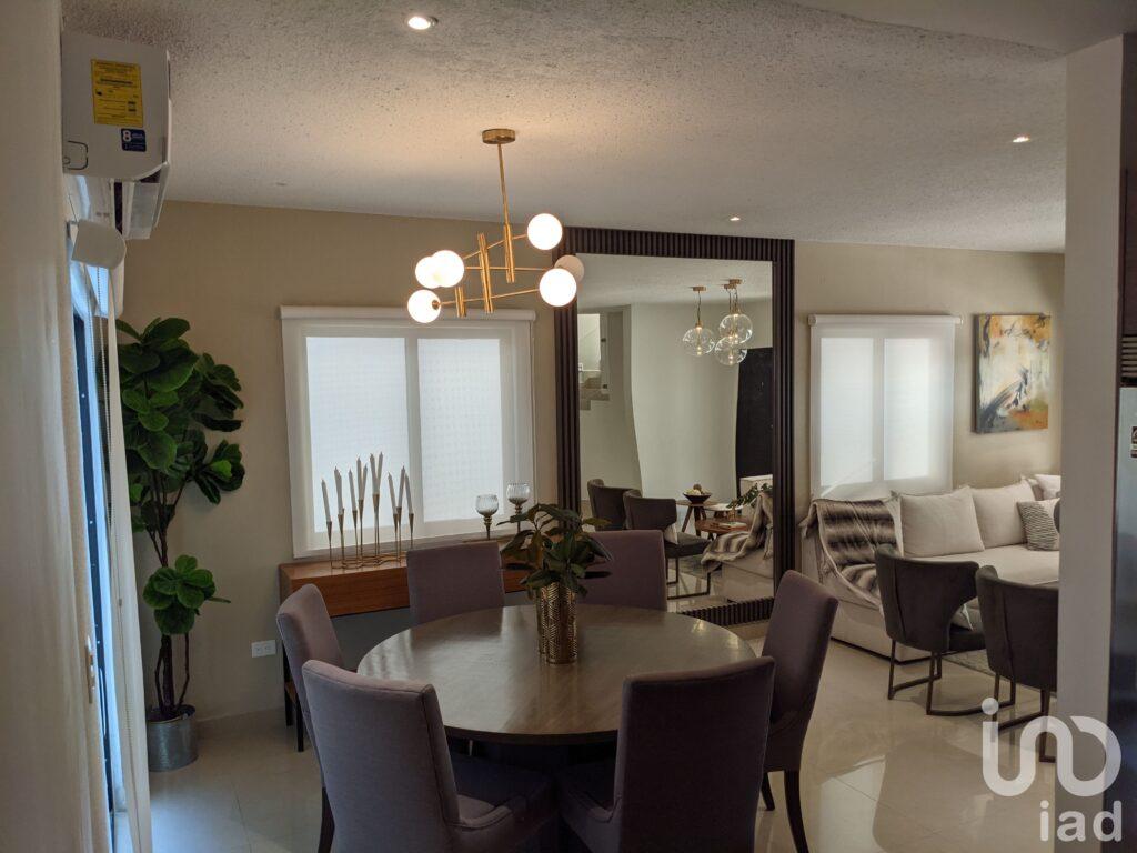 CASA RESIDENCIAL EN VENTA CD JUAREZ AV WATERFILL DOS PISOS CERCA DE PUENTE INTERNACIONAL