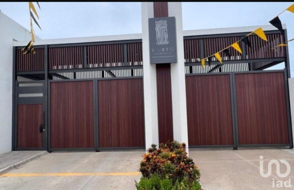 CASA UNIFAMILIAR EN VENTA EN VALLARTA COLONIA JARRETADERAS