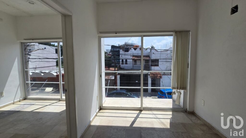 CASA  EN RENTA PARA OFICINAS Y NEGOCIO COMERCIAL EN LASW PALMAS Y CON DEPARTAMENTO EN EL TERCER PISO