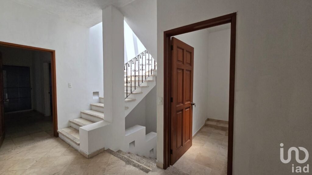 CASA  EN RENTA PARA OFICINAS Y NEGOCIO COMERCIAL EN LASW PALMAS Y CON DEPARTAMENTO EN EL TERCER PISO