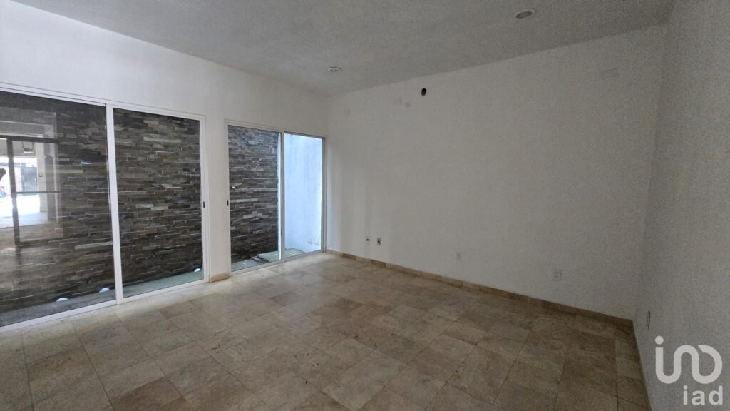 CASA  EN RENTA PARA OFICINAS Y NEGOCIO COMERCIAL EN LASW PALMAS Y CON DEPARTAMENTO EN EL TERCER PISO