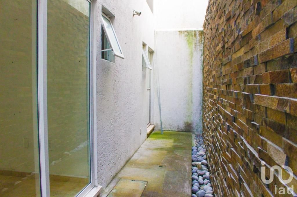 CASA  EN RENTA PARA OFICINAS Y NEGOCIO COMERCIAL EN LASW PALMAS Y CON DEPARTAMENTO EN EL TERCER PISO