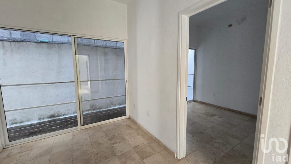 CASA  EN RENTA PARA OFICINAS Y NEGOCIO COMERCIAL EN LASW PALMAS Y CON DEPARTAMENTO EN EL TERCER PISO