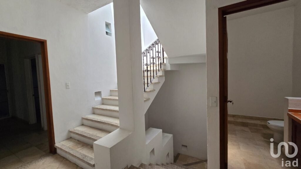 CASA  EN RENTA PARA OFICINAS Y NEGOCIO COMERCIAL EN LASW PALMAS Y CON DEPARTAMENTO EN EL TERCER PISO