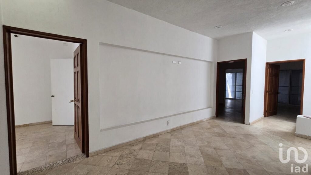 CASA  EN RENTA PARA OFICINAS Y NEGOCIO COMERCIAL EN LASW PALMAS Y CON DEPARTAMENTO EN EL TERCER PISO