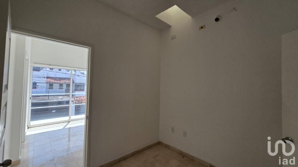 CASA  EN RENTA PARA OFICINAS Y NEGOCIO COMERCIAL EN LASW PALMAS Y CON DEPARTAMENTO EN EL TERCER PISO