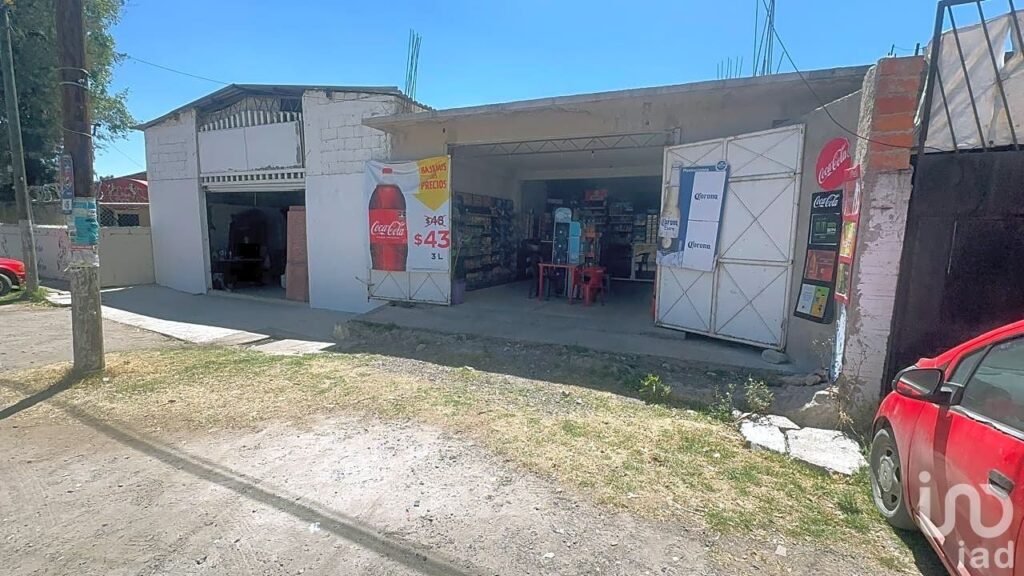 Terreno de 2,154 M2 con Tienda, Bodega y Hotel en Obra Negra, en Santa María Centro, Aculco Méx.