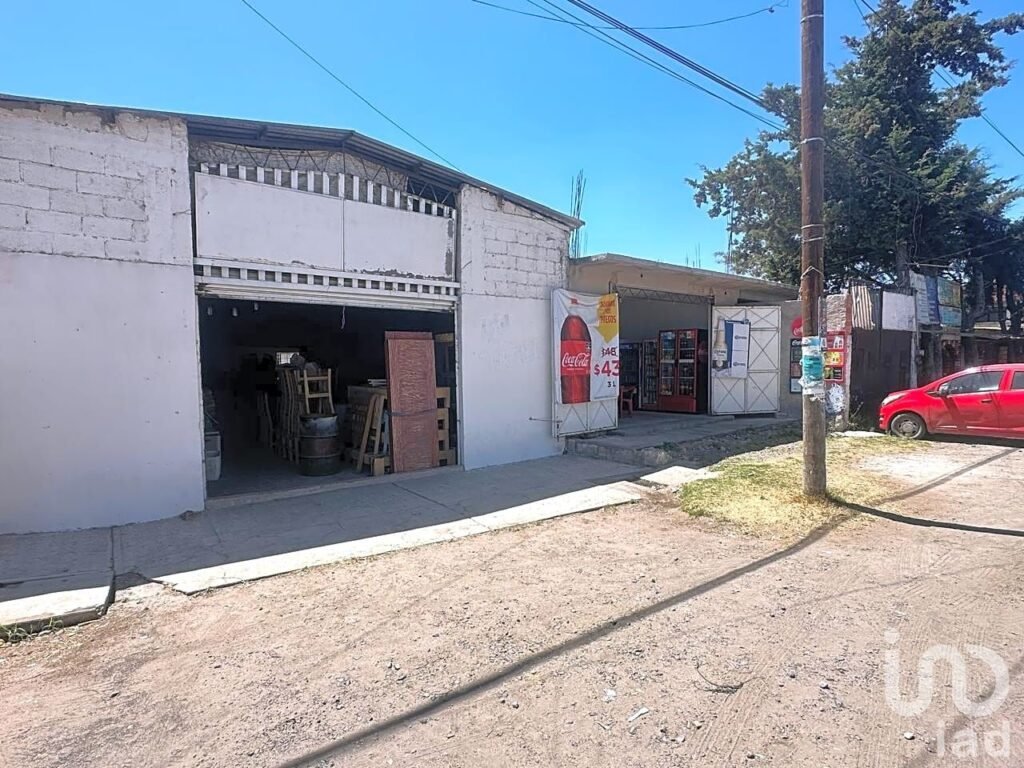 Terreno de 2,154 M2 con Tienda, Bodega y Hotel en Obra Negra, en Santa María Centro, Aculco Méx.