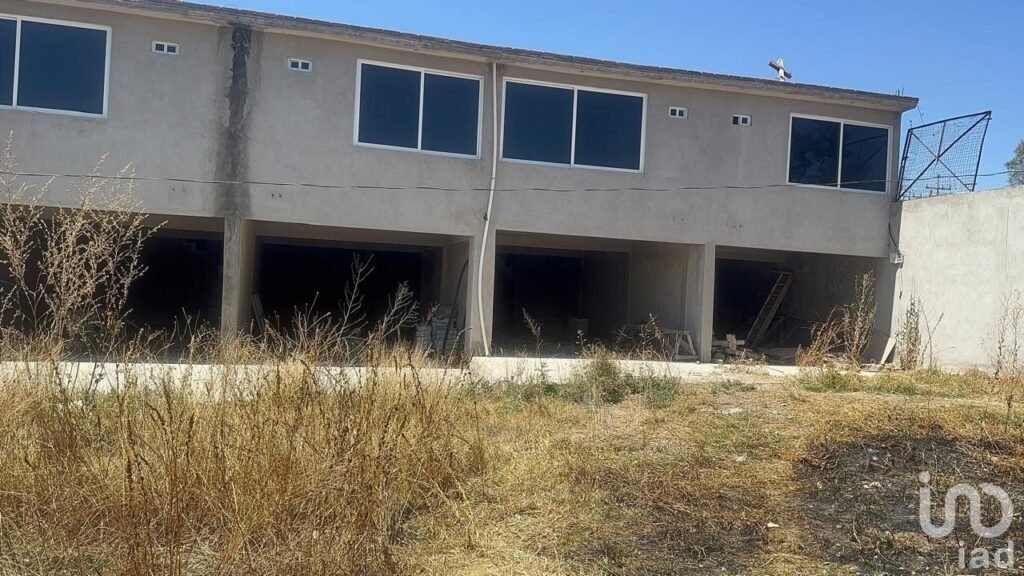 Terreno de 2,154 M2 con Tienda, Bodega y Hotel en Obra Negra, en Santa María Centro, Aculco Méx.