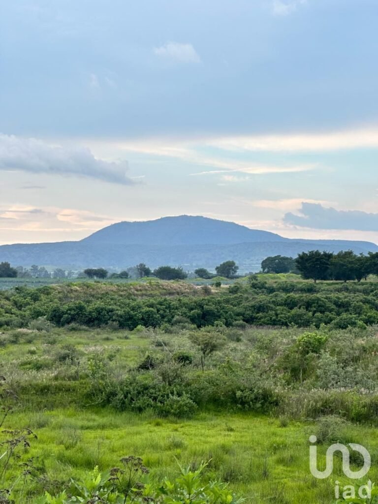 SE VENDE TERRENO SANTA CRUZ DE LA LOMA EN TLAJOMULCO DE ZUÑIGA JALISCO
