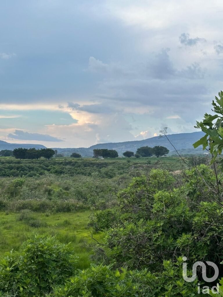 SE VENDE TERRENO SANTA CRUZ DE LA LOMA EN TLAJOMULCO DE ZUÑIGA JALISCO