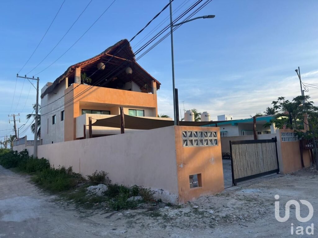 CASA DE PLAYA EN VENTA EN CHUBURNÁ PUERTO