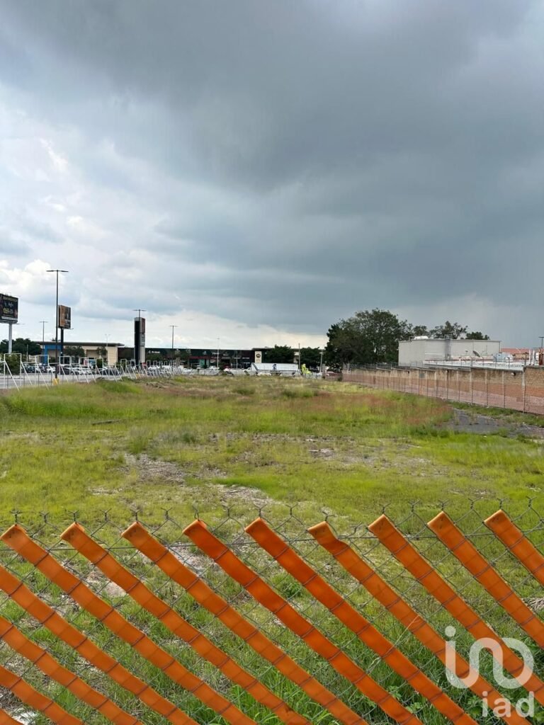 VENTA O RENTA DE TERRENO USO DE SUELO MIXTO