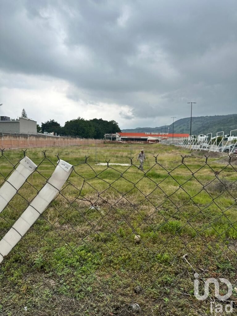 VENTA O RENTA DE TERRENO USO DE SUELO MIXTO