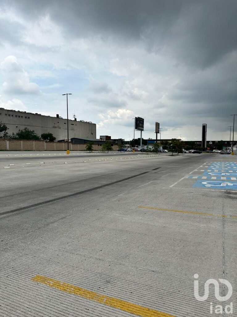 VENTA O RENTA DE TERRENO USO DE SUELO MIXTO