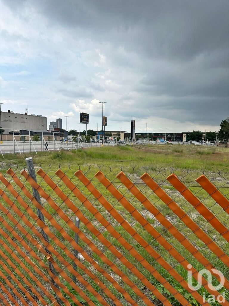 VENTA O RENTA DE TERRENO USO DE SUELO MIXTO