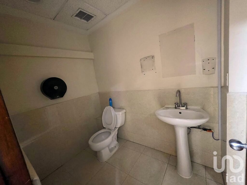 Se renta local comercial en Insurgentes sur.