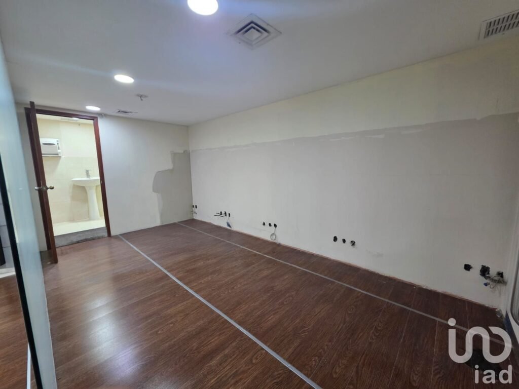 Se renta local comercial en Insurgentes sur.