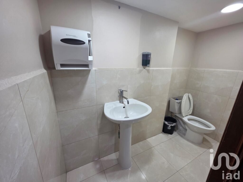 Se renta local comercial en Insurgentes sur.