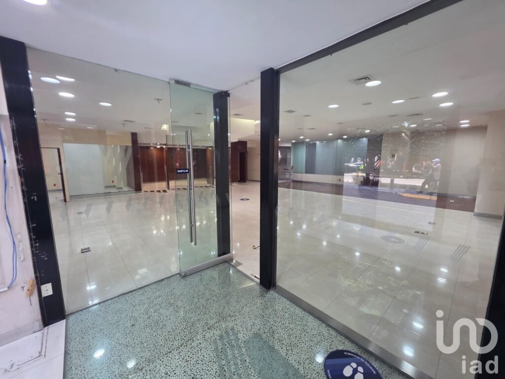 Se renta local comercial en Insurgentes sur.
