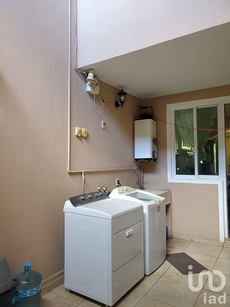 CASA EN VENTA RINCONADA DEL BOSQUE, JUNTO A EXPO GUADALAJARA - 4REC 4EST