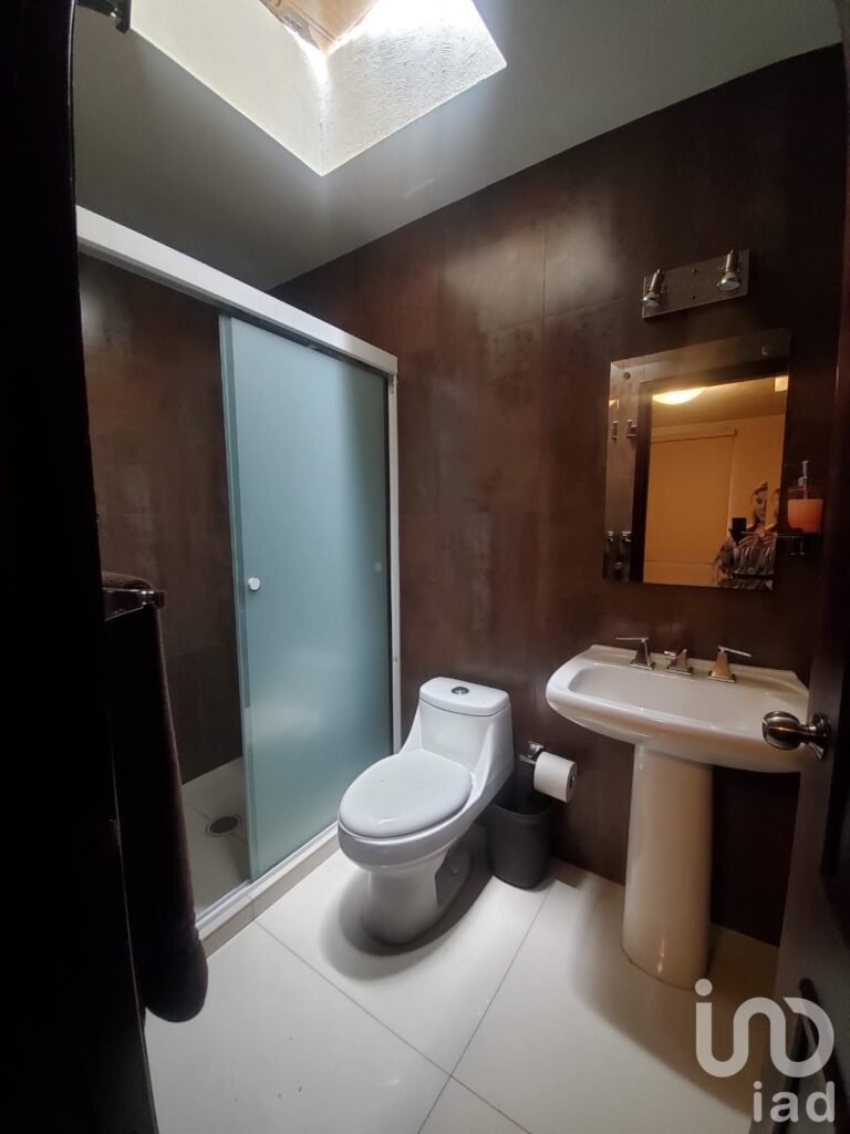 CASA EN VENTA RINCONADA DEL BOSQUE, JUNTO A EXPO GUADALAJARA - 4REC 4EST