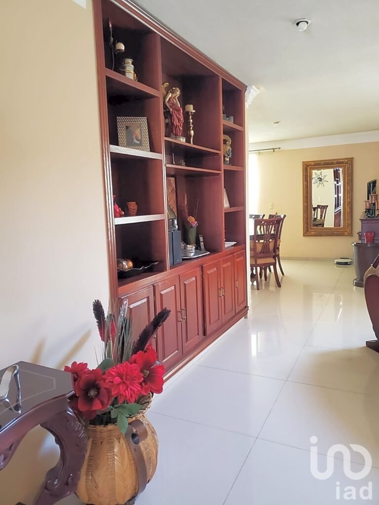 CASA EN VENTA RINCONADA DEL BOSQUE, JUNTO A EXPO GUADALAJARA - 4REC 4EST
