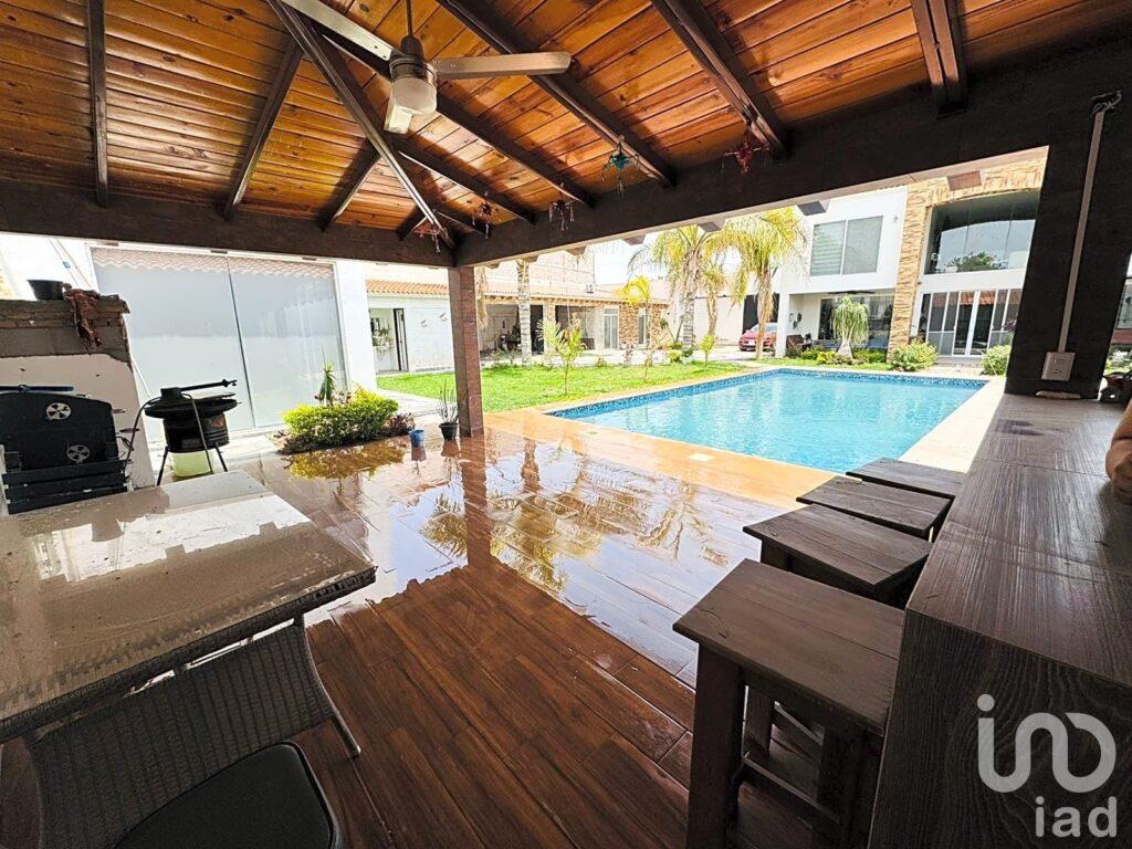 LUJOSA RESIDENCIA CON ALBERCA