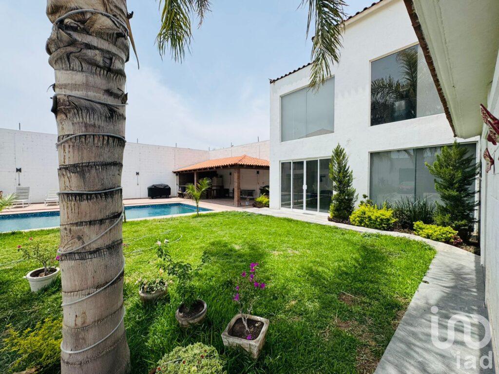 LUJOSA RESIDENCIA CON ALBERCA