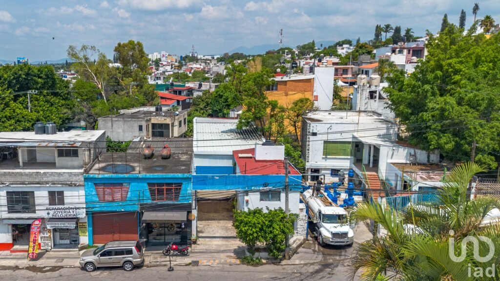 VENDO LOCAL COMERCIAL/INDUSTRIAL A 300 MTS. DE GTA. DE LA LUNA ZONA DE ALTA PLUSVALÍA EN CUERNAVACA