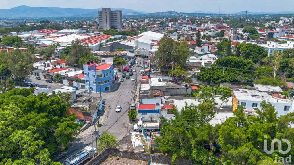 VENDO LOCAL COMERCIAL/INDUSTRIAL A 300 MTS. DE GTA. DE LA LUNA ZONA DE ALTA PLUSVALÍA EN CUERNAVACA