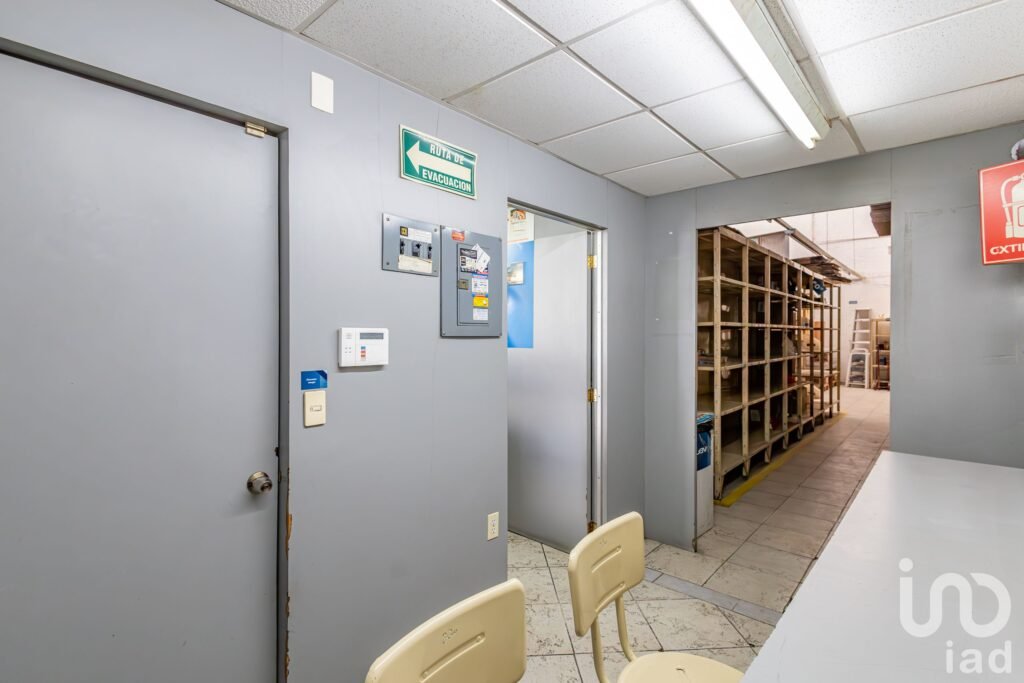 VENDO LOCAL COMERCIAL/INDUSTRIAL A 300 MTS. DE GTA. DE LA LUNA ZONA DE ALTA PLUSVALÍA EN CUERNAVACA