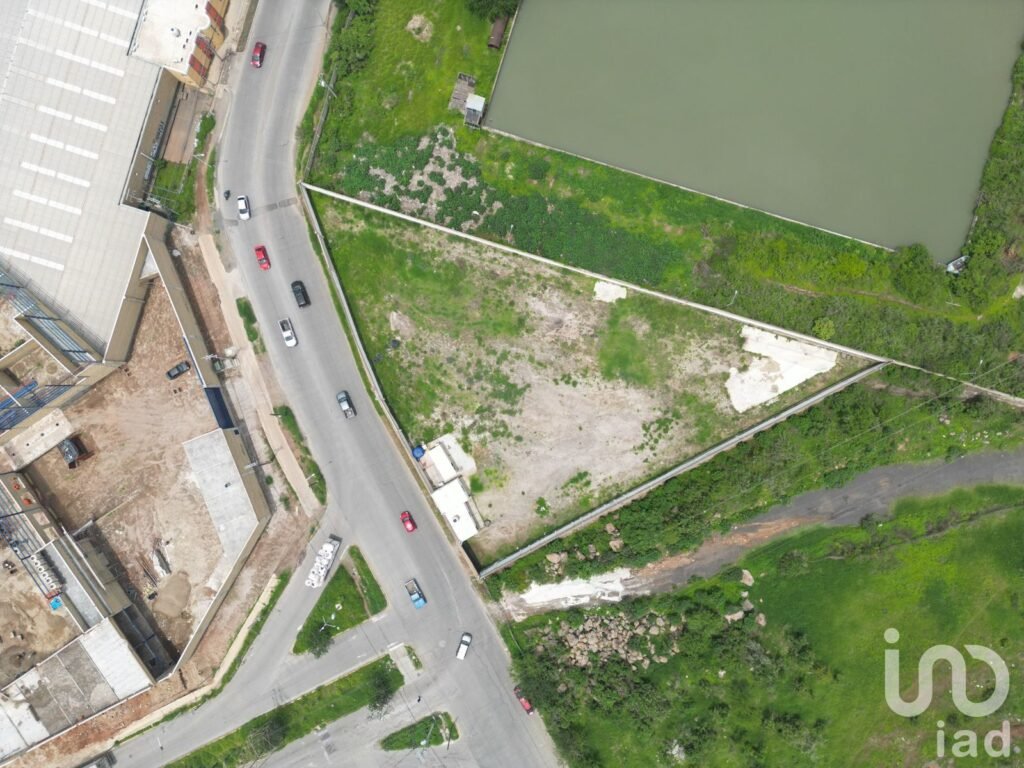 TERRENO COMERCIAL /INDUSTRIAL EN VENTA