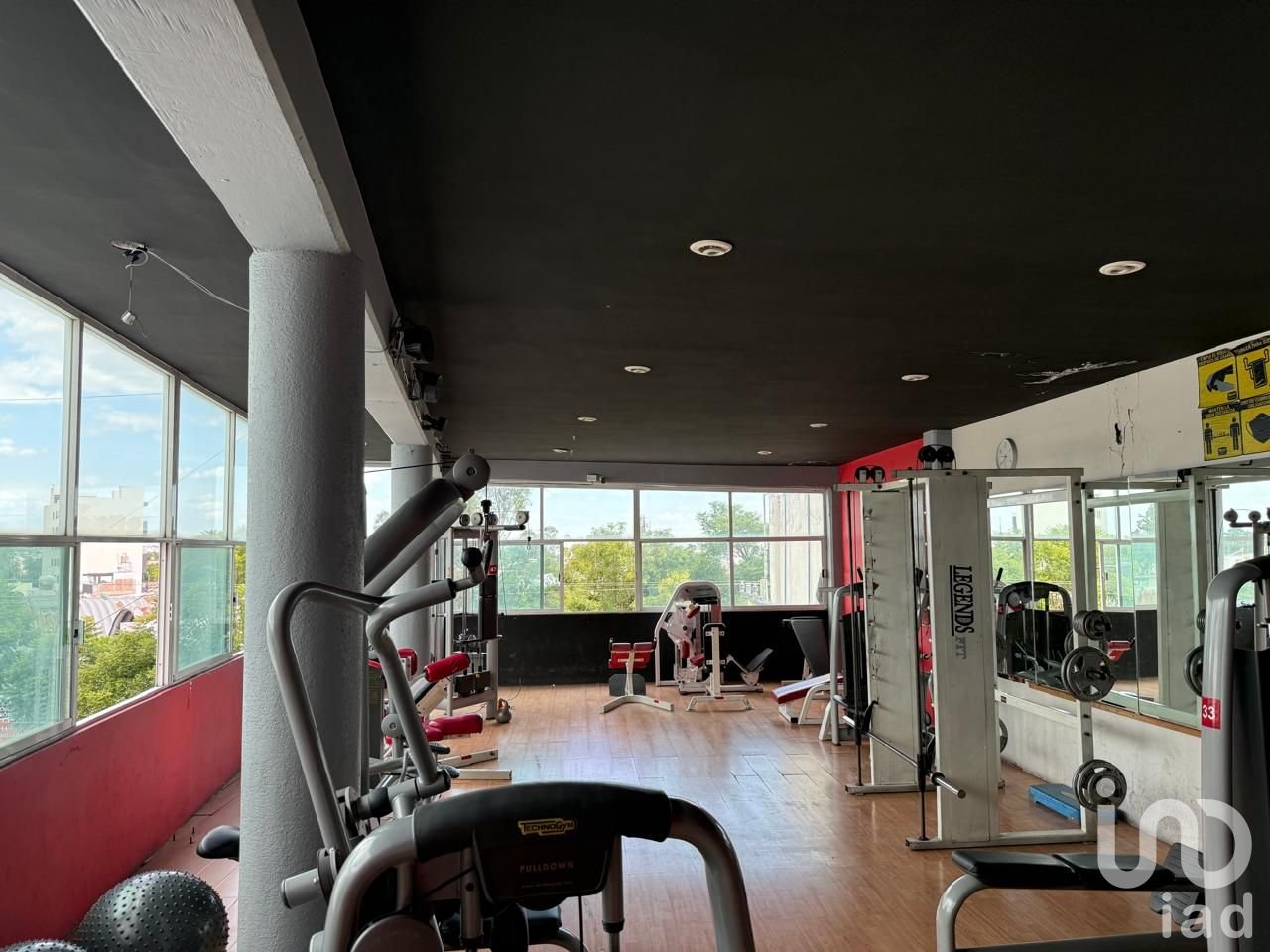 RENTA DE ESPACIO PARA OFICINAS SOBRE BLVD ATLIXCO Y CERCA DE LA PAZ