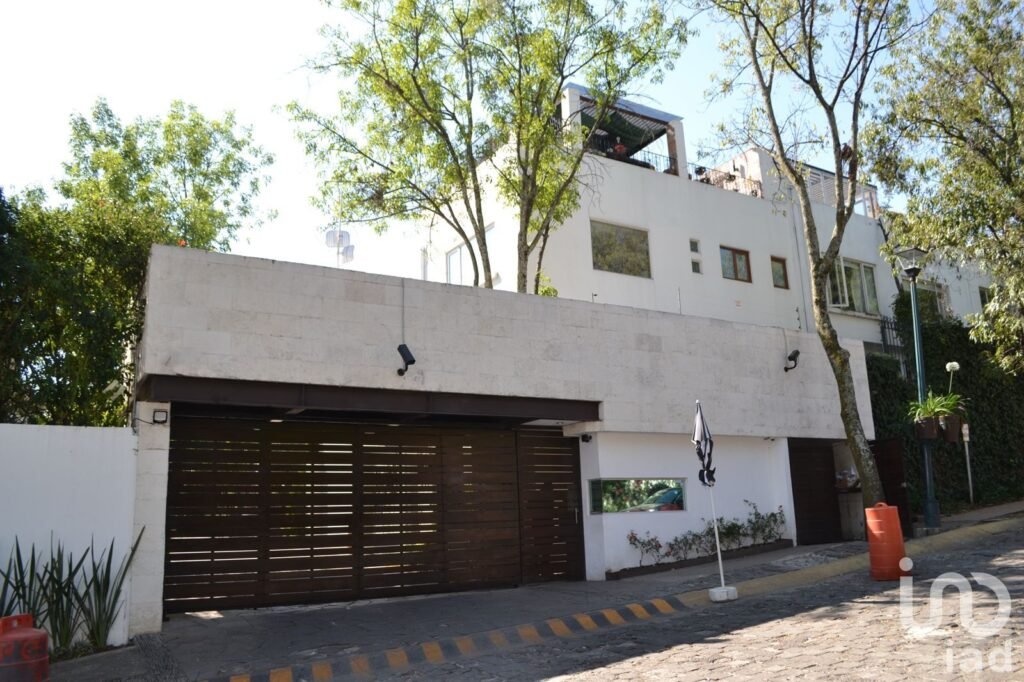 Casa en renta, Lomas Anáhuac, Huixquilucan (4 Habitaciones/Doble filtro de seguridad)