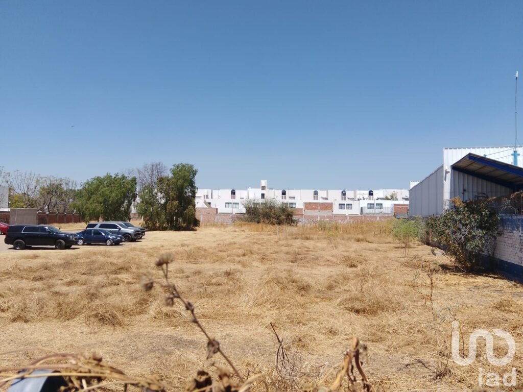 Terreno de 5,244 m2 con excelente ubicacion en Av de las Torres, Leon, Gto