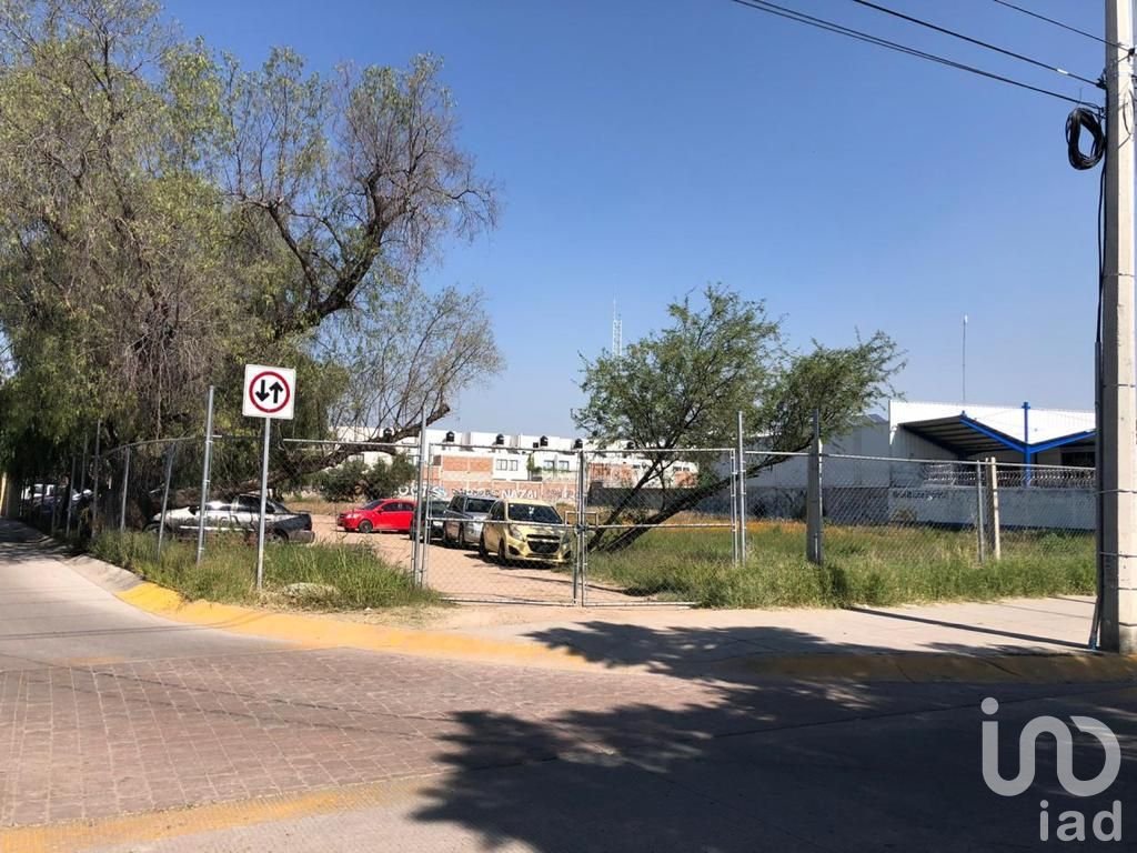Terreno de 5,244 m2 con excelente ubicacion en Av de las Torres, Leon, Gto