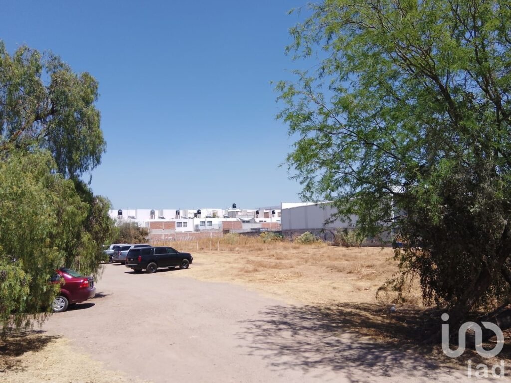 Terreno de 5,244 m2 con excelente ubicacion en Av de las Torres, Leon, Gto