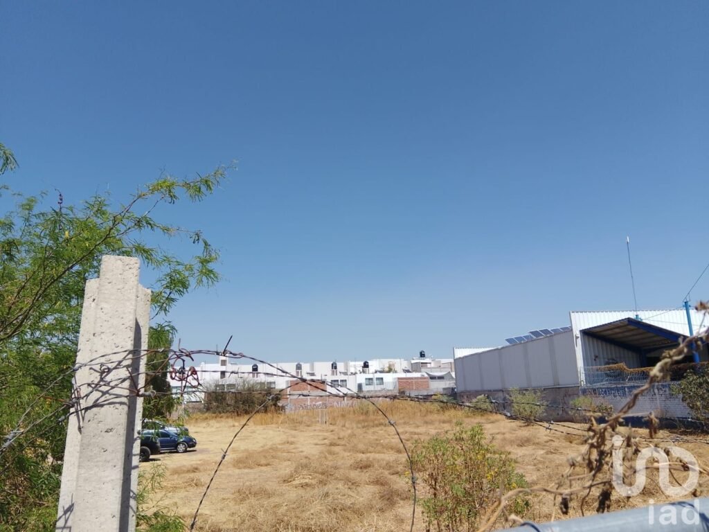 Terreno de 5,244 m2 con excelente ubicacion en Av de las Torres, Leon, Gto